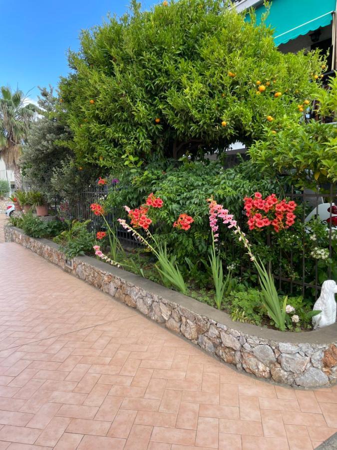 Apartment Aurora & Nicole Ideal Per Biker Con Terazza Vista Mare Parcheggio E Wi-Fi Gratuiti Pietra Ligure Exteriér fotografie